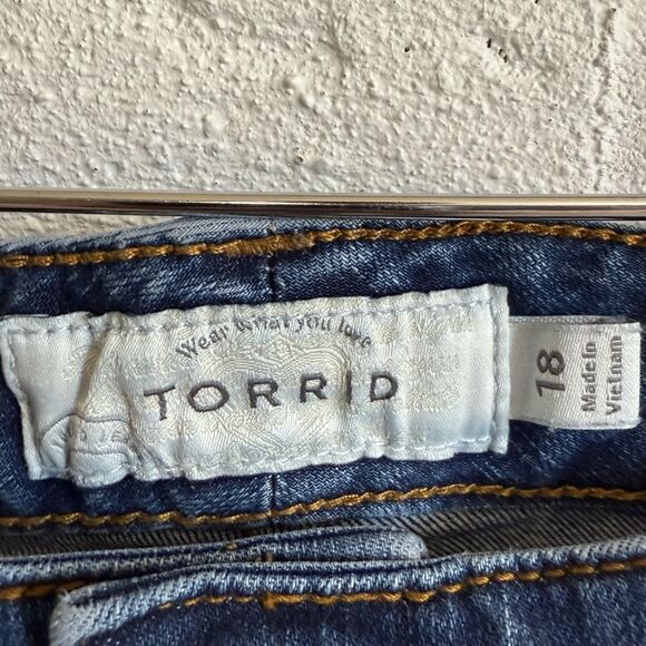 Torrid High Rise Denim Shorts Size 18 - Picture 3 of 5